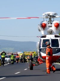 Vážně zraněného musel do nemocnice transportovat přivolaný vrtulník