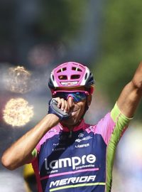 Španěl Rubén Plaza se raduje z vítězství v 16. etapě Tour de France