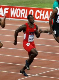 Justin Gatlin předvedl nejrychlejší výkon rozběhů. Stovku zvládl za 9,83.JPG