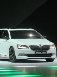 Nová Škoda Superb kombi 2