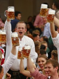 V Mnichově začaly největší pivní slavnosti na světě – Oktoberfest. Letos se koná už 182. ročník