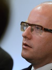 Premiér Sobotka prohlásil, že Praha by se mohla stát centrem finančních institucí pro Evropu, a předeslal, že výsledkem jeho listopadové návštěvy v Pekingu bude další fascikl parafovaných dohod