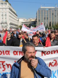 Řekové dnes vstoupili do celodenní generální stávky proti úsporným opatřením