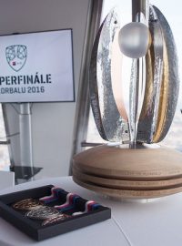 Trofej pro vítěze florbalového superfinále