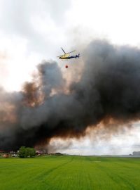 Požár skládky pneumatik ve Španělsku