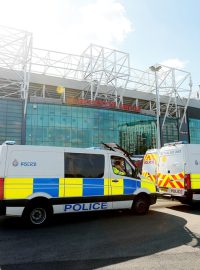 Policie evakuovala fanoušky ze stadionu Old Trafford
