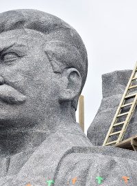 Stalin, Stalinův pomník na Letné