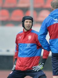 Brankář Petr Čech během reprezentačního tréninku v Praze