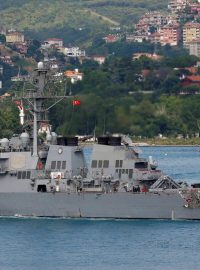 Torpédoborec USS Porter vplul do Černého moře před několika dny