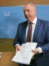 Ministr vnitra Milan Chovanec oznámil, že podepsal kritizovanou reformu policie