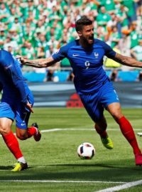 Antoine Griezmann slaví gól v síti Irska