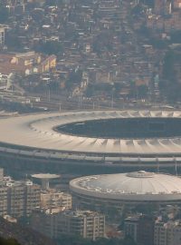 Socha Ježíše dohlíží na stadion Maracaná, který se chystá na slavnostní zahájení