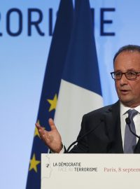 Prezident Francois Hollande během svého projevu o terorismu.