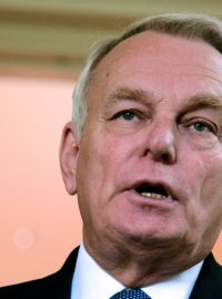 Francouzský ministr zahraničí Jean-Marc Ayrault žádá vyšetření náletů v Aleppu