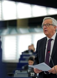 Šéf Evropské komise Jean-Claude Juncker (na fotce) zkritizoval vítěze amerických prezidentských voleb Donalda Trumpa za jeho výroky