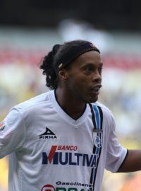 Ronaldinho ve Fluminense skončil loni, oficiálně ale kariéru ještě neukončil