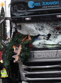 Hromadná vražda pomocí nákladního automobilu je podobná přesně dva roky starému útoku pomocí dodávky ve francouzském Nantes