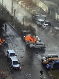 Výbuch auta naloženého trhavinami v tureckém městě Izmir zaměstnal policisty a záchranáře