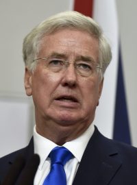 Britský ministr obrany sir Michael Fallon