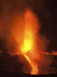 Etna se na konci února probudila k životu