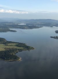 Výhled na Lipno a okolí z balónu