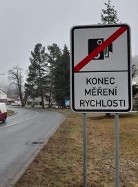 Úsekové radary měří rychlost na silnici do Jizerských hor už rok