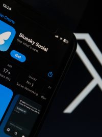 Bluesky, nebo X (dříve Twitter)?