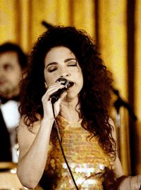 Gloria Estefan v roce 1999