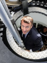 Francouzský prezident Emmanuel Macron po prohlídce jaderné ponorky Suffren