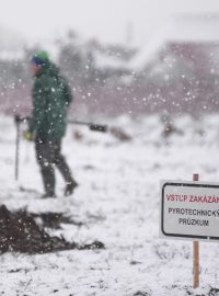 Pyrotechnici potvrdili, že předmět v zemi v pardubickém Svítkově není nevybuchlá bomba