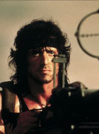 Sylvester Stallone ve filmu Rambo Iii (1988), režiséra Petere Macdonalda