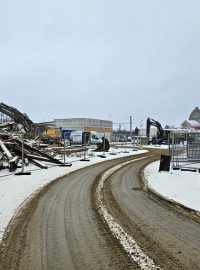 Do čtvrtka večer bude budova kompletně zbořena, na jejím místě zůstane pouze hromada suti