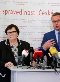 Ministryně spravedlnosti Marie Benešová a bývalý nejvyšší státní zástupce Pavel Zeman