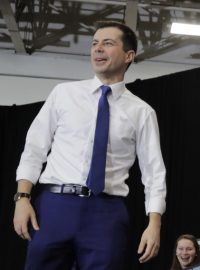 Pete Buttigieg během demokratických primárek v Iowě