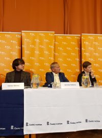 Hosté veřejné debaty Plusu v Ústí nad Labem: Eliška Wagnerová, Václav Němec, Jaroslav Kubera, Paulína Tabery a Mikuláš Minář