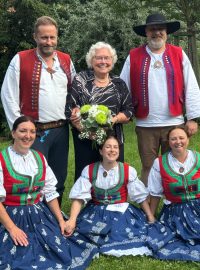 Zpěvačka a tanečnice folklórního souboru Vsacan, Zdeňka Straškrabová, oslavila 90. narozeniny