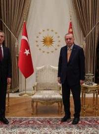 Šéf NATO Jens Stoltenberg a turecký prezident Recep Tayyip Erdogan v Ankaře