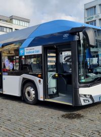 Autobus na vodík na ústeckém Mírovém náměstí