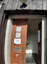 Obecní úřad v Bedřichově, kde byla volební místnost
