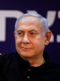 Izraelský předseda vlády Benjamin Netanjahu při očkování