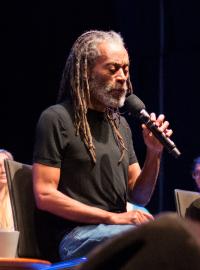 Americký zpěvák Bobby McFerrin na koncertě v Praze