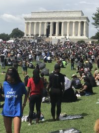 Pochod na Washington se poprvé konal v roce 1963 v rámci boje Afroameričanů za občanská práva. Letos byl pokračováním současných protestů proti systémovému rasismu.