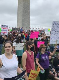 Američané demonstrují proti zákazu interrupcí, podle protestujících potratů neubude, jen budou nebezpečnější