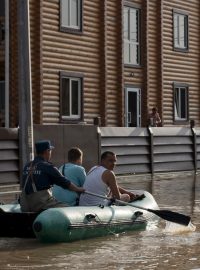 Podle místních meteorologů jde o největší záplavy v regionu za posledních sto let.