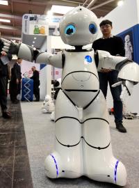 Robot na hannoverském veletrhu CeBIT