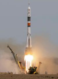 Start rakety z kosmodromu Bajkonur