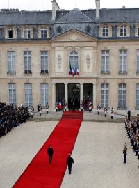 Emmanuel Macron na cestě do Elysejského paláce