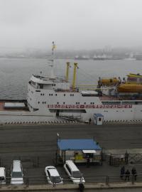 Trajekt, který kotví v přístavu Vladivostok, nese jméno Mangjongbong