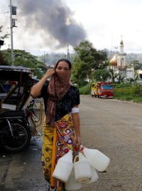 Na celém ostrově Mindanao platí dvouměsíční výjimečný stav.