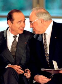 Bill Clinton, Jacques Chirac a Helmut Kohl (zleva doprava) na snímku z prosince 1995.